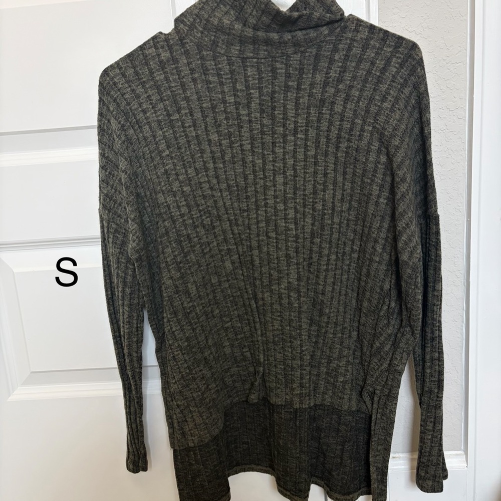 American Eagle Outfitters Ribbed Sweater